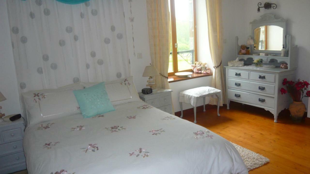 Le Rocher B&B Yvrandes Esterno foto