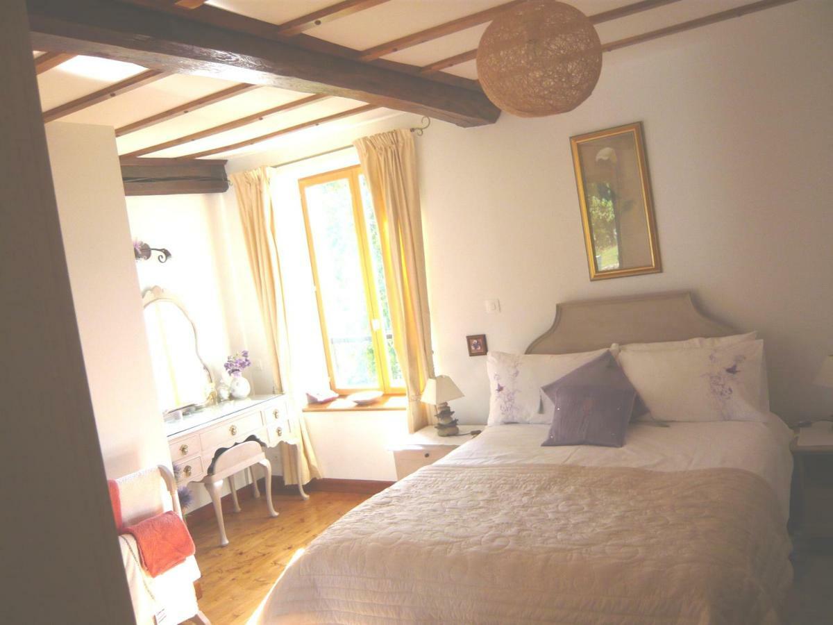 Le Rocher B&B Yvrandes Esterno foto