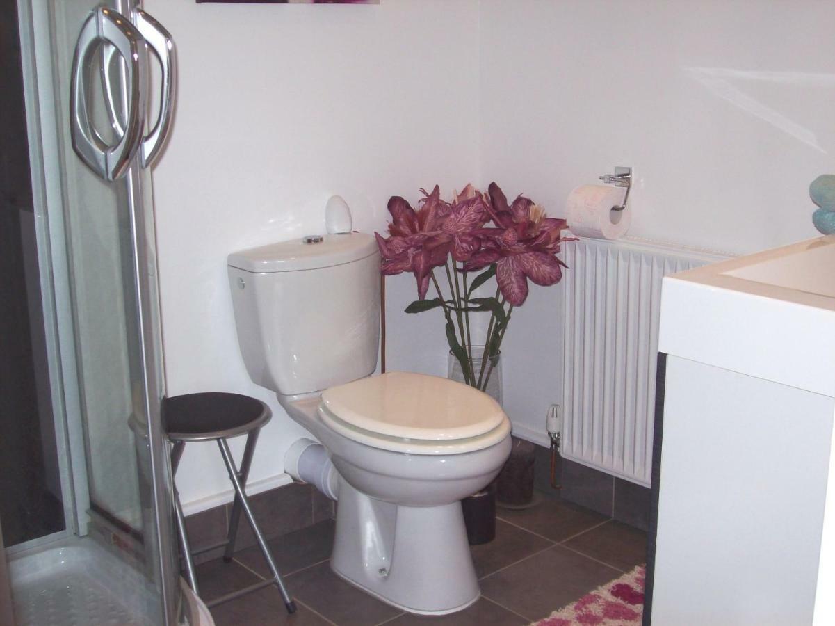 Le Rocher B&B Yvrandes Esterno foto