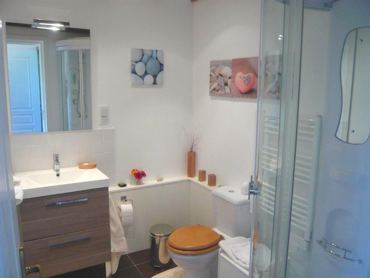 Le Rocher B&B Yvrandes Esterno foto