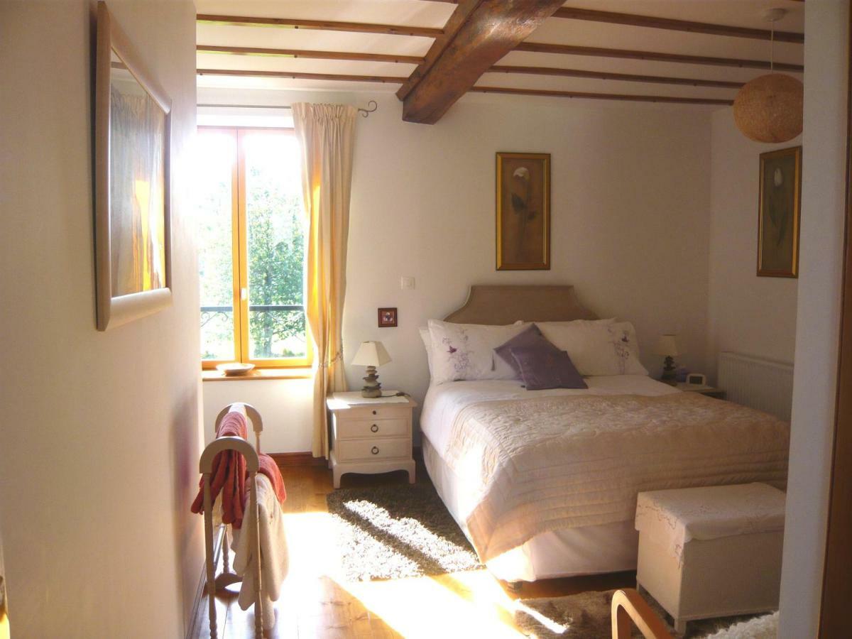 Le Rocher B&B Yvrandes Esterno foto