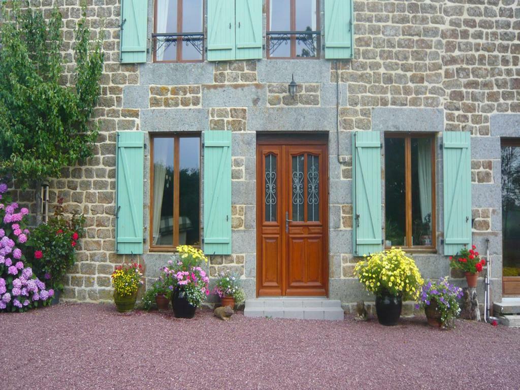 Le Rocher B&B Yvrandes Esterno foto