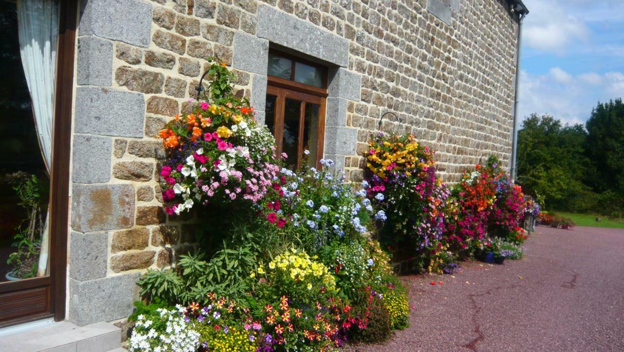 Le Rocher B&B Yvrandes Esterno foto