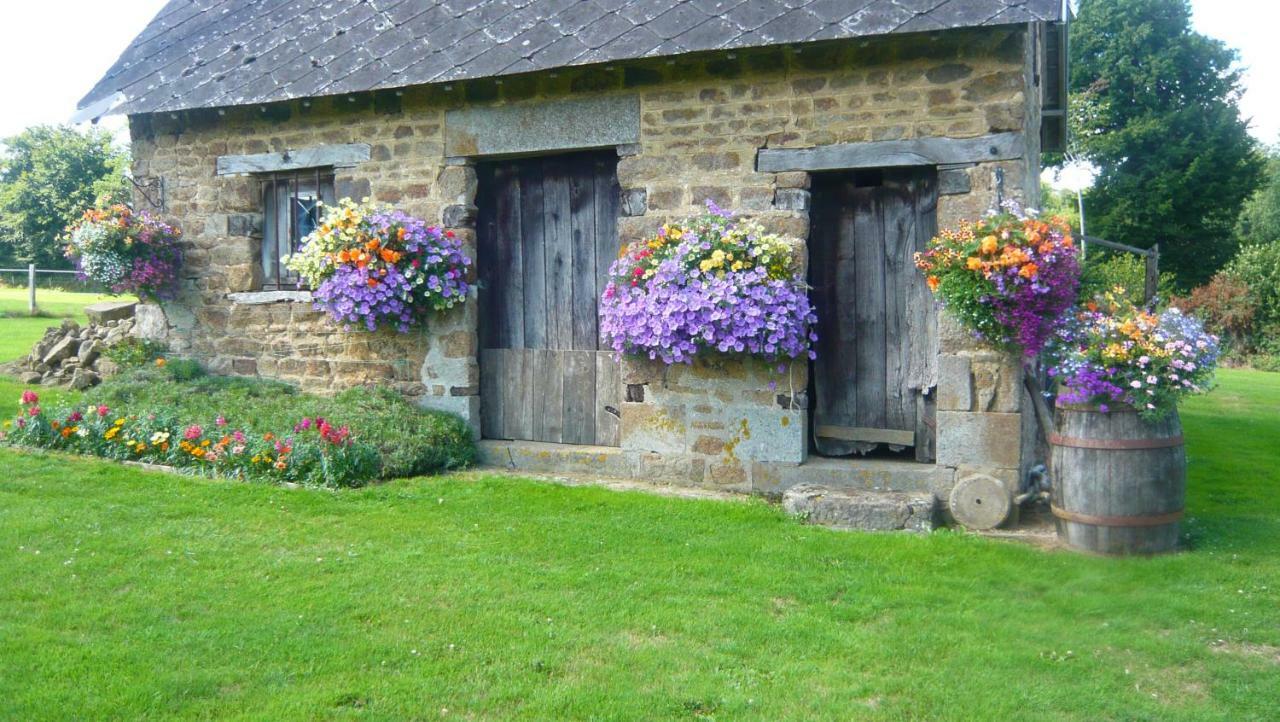 Le Rocher B&B Yvrandes Esterno foto