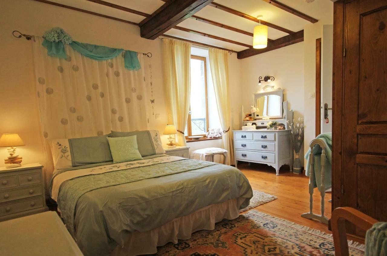 Le Rocher B&B Yvrandes Esterno foto